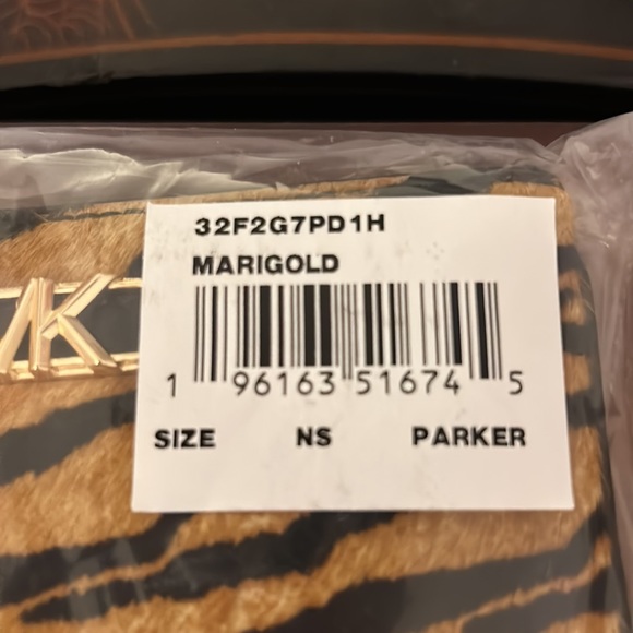 Michael Kors Parker key card holder - Picture 6 of 12